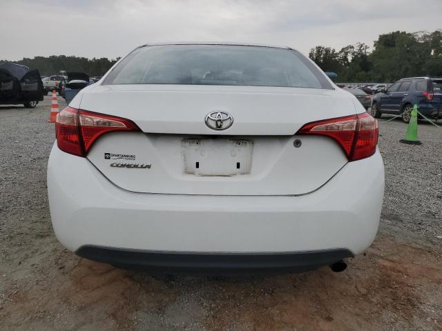 5YFBURHE3JP850410 - 2018 TOYOTA COROLLA L WHITE photo 6