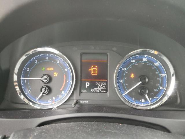 5YFBURHE3JP850410 - 2018 TOYOTA COROLLA L WHITE photo 9