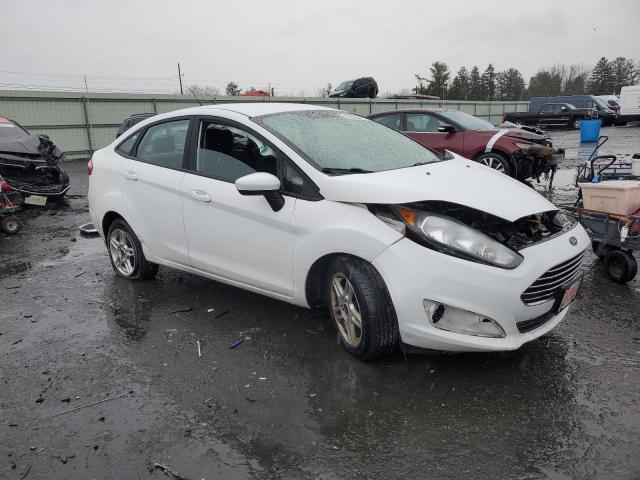 3FADP4BJ8HM141116 - 2017 FORD FIESTA SE WHITE photo 4