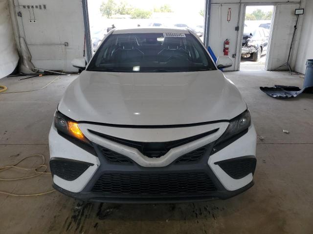 4T1T11AK6NU634621 - 2022 TOYOTA CAMRY SE 白色 照片 5