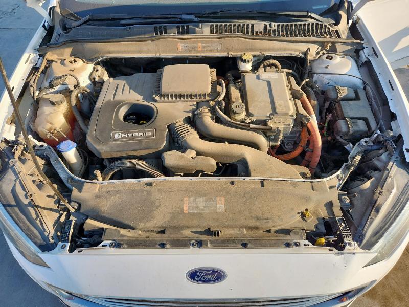 3FA6P0LU2KR120573 - 2019 FORD FUSION SE WHITE photo 11