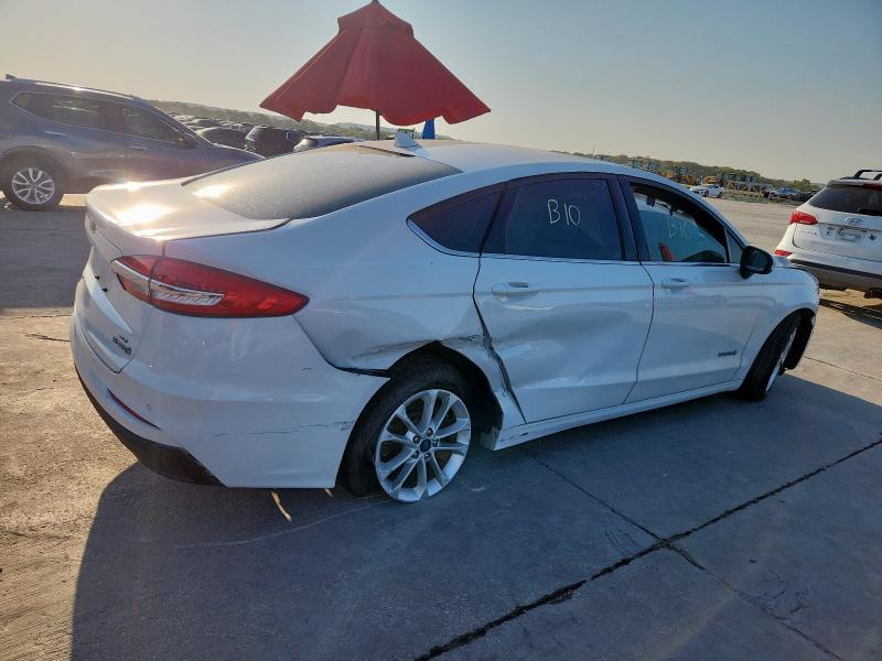 3FA6P0LU2KR120573 - 2019 FORD FUSION SE WHITE photo 3