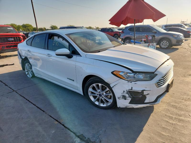 3FA6P0LU2KR120573 - 2019 FORD FUSION SE WHITE photo 4