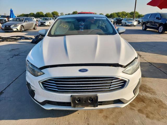 3FA6P0LU2KR120573 - 2019 FORD FUSION SE WHITE photo 5