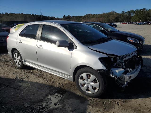 JTDBT923871181946 - 2007 TOYOTA YARIS SILVER photo 4