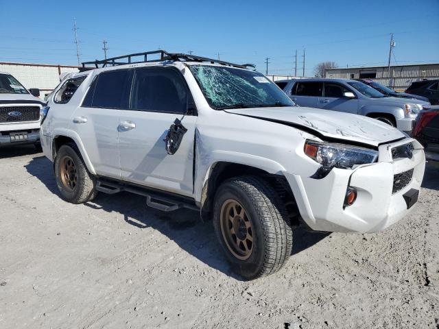 JTEBU5JR9J5494575 - 2018 TOYOTA 4RUNNER SR5/SR5 PREMIUM თეთრი ფოტო 4