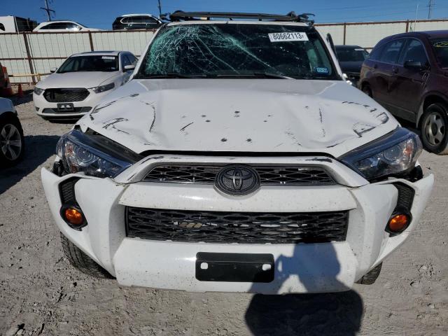 JTEBU5JR9J5494575 - 2018 TOYOTA 4RUNNER SR5/SR5 PREMIUM თეთრი ფოტო 5