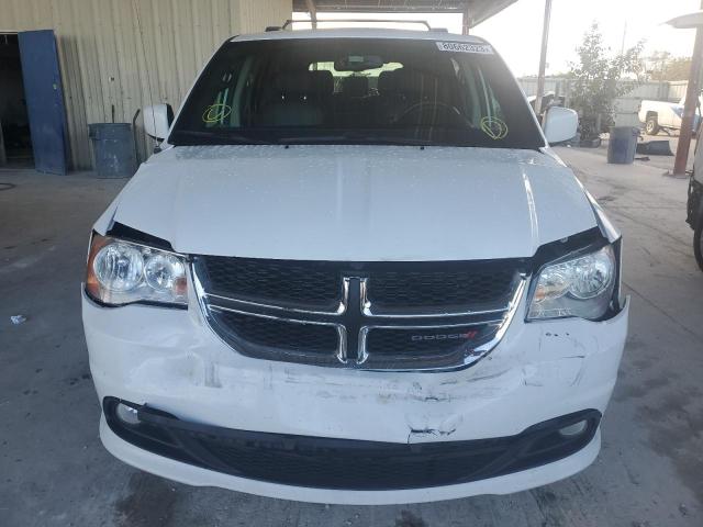 2C4RDGCG3JR209270 - 2018 DODGE GRAND CARA SXT WHITE photo 5