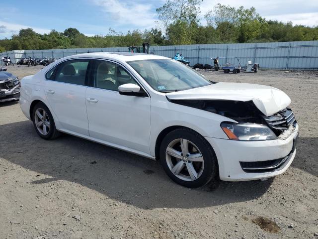 1VWBP7A37DC124418 - 2013 VOLKSWAGEN PASSAT SE WHITE photo 4