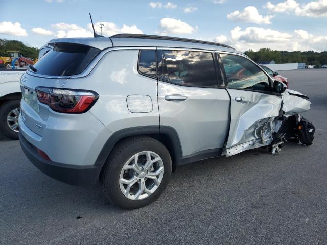 3C4NJDBN7RT154661 - 2024 JEEP COMPASS LATITUDE ვერცხლისფერი ფოტო 3