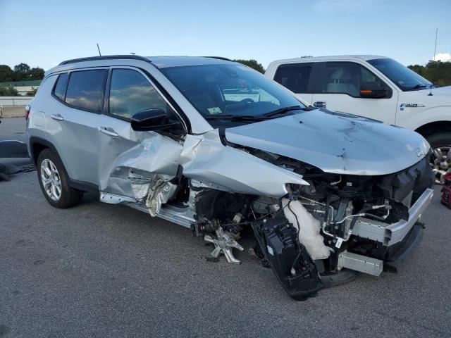 3C4NJDBN7RT154661 - 2024 JEEP COMPASS LATITUDE ვერცხლისფერი ფოტო 4