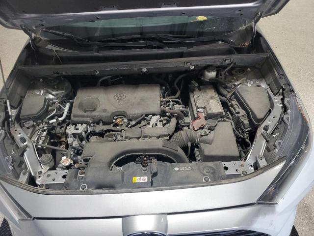 2T3G1RFV5MC171896 - 2021 TOYOTA RAV4 LE Srebrny zdjęcie 12
