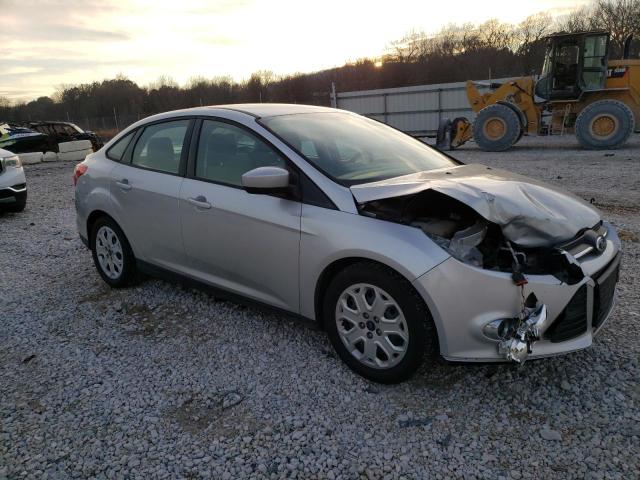 1FAHP3F29CL456760 - 2012 FORD FOCUS SE SILVER photo 4