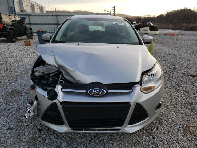 1FAHP3F29CL456760 - 2012 FORD FOCUS SE SILVER photo 5