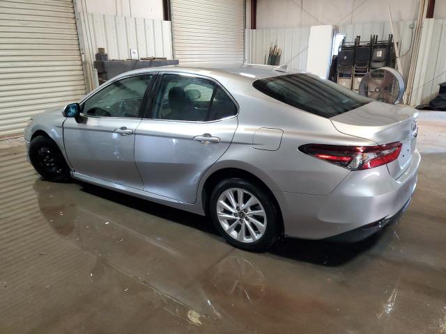 4T1C11AK8PU829784 - 2023 TOYOTA CAMRY LE SILVER photo 2