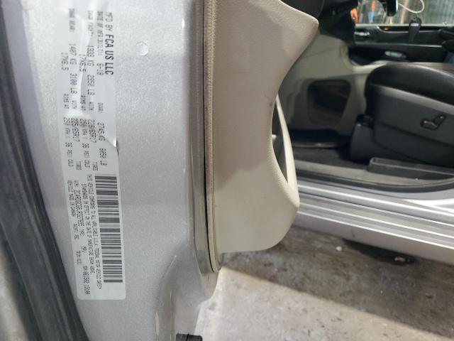 2C4RDGCG8JR327895 - 2018 DODGE GRAND CARAVAN SXT SILVER photo 13