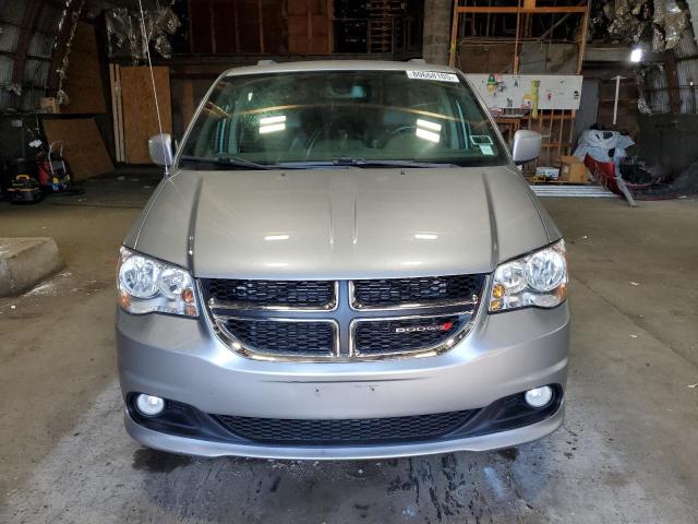 2C4RDGCG8JR327895 - 2018 DODGE GRAND CARAVAN SXT SILVER photo 5