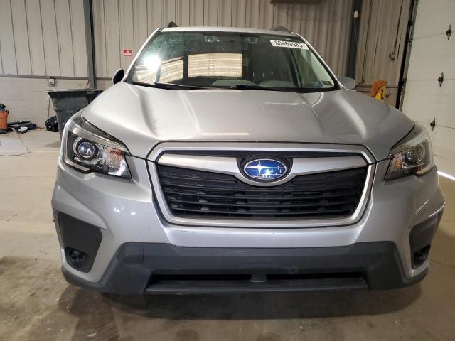 JF2SKAECXKH459487 - 2019 SUBARU FORESTER PREMIUM ნაცრისფერი ფოტო 5