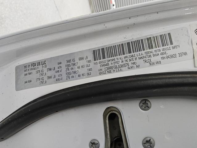 1C6RR6FG8JS303576 - 2018 RAM 1500 ST Blanc photo 12