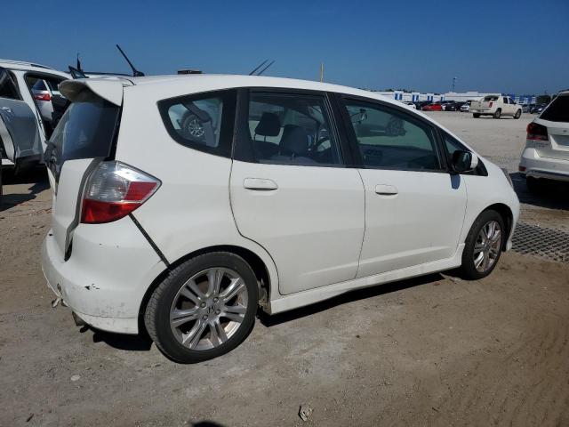 JHMGE8H49AS021262 - 2010 HONDA FIT SPORT WHITE photo 3