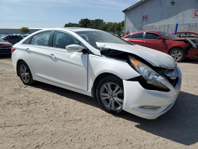 5NPEC4AC9DH659121 - 2013 HYUNDAI SONATA SE WHITE photo 4