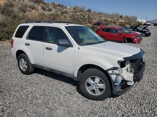 1FMCU9D73AKC72556 - 2010 FORD ESCAPE XLT Белый фото 4