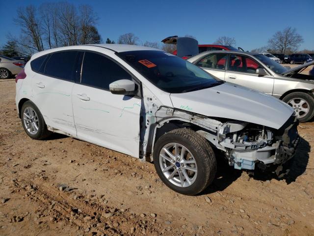 1FADP3K29FL316068 - 2015 FORD FOCUS SE WHITE photo 4