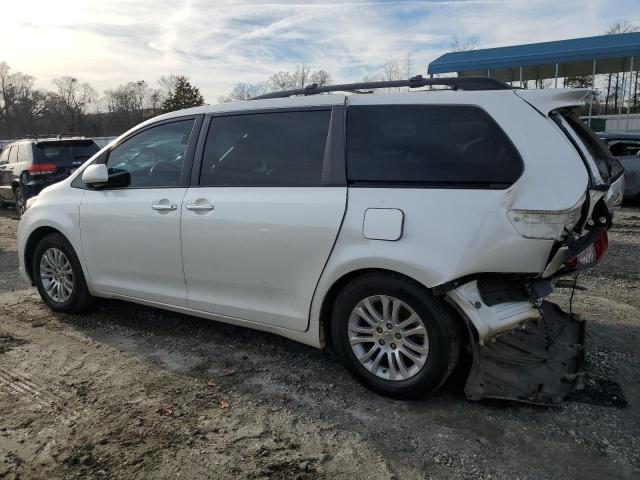 5TDYK3DC8GS728823 - 2016 TOYOTA SIENNA XLE WHITE photo 2