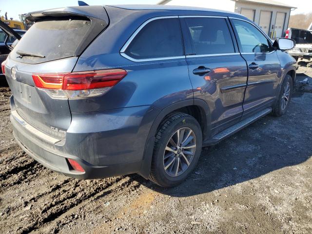 5TDJZRFH6JS822487 - 2018 TOYOTA HIGHLANDER SE GRAY photo 3