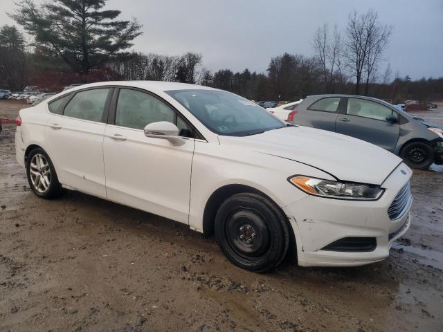 1FA6P0H71G5113742 - 2016 FORD FUSION SE WHITE photo 4