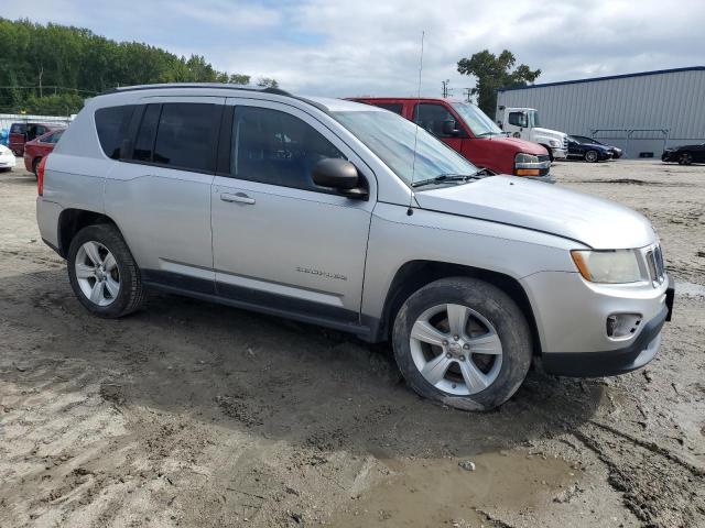 1C4NJCBBXCD554226 - 2012 JEEP COMPASS SPORT 银色 照片 4