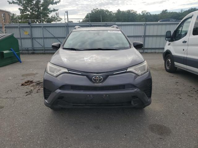 JTMBFREV2JJ197796 - 2018 TOYOTA RAV4 LE GRAY photo 5