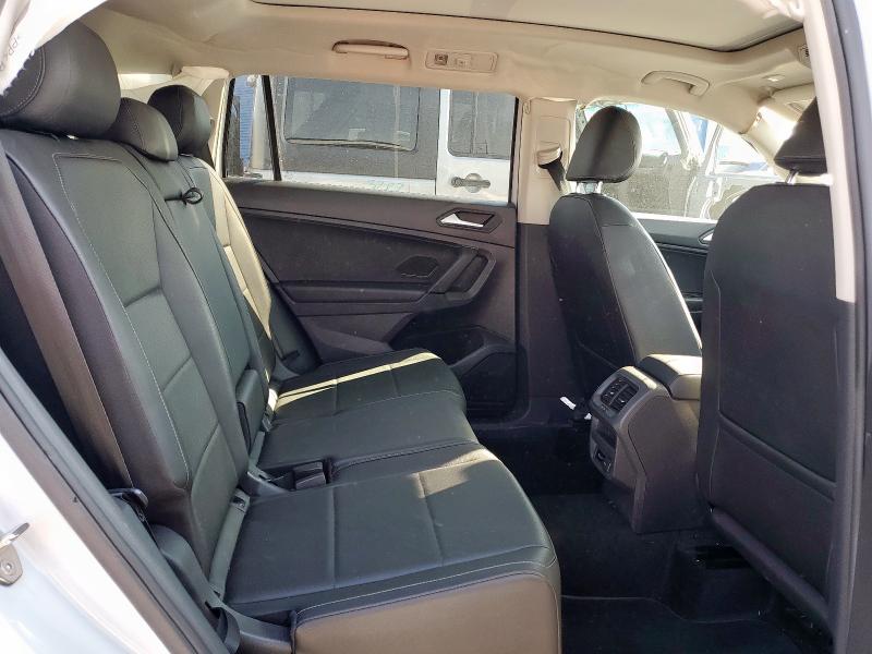 3VV2B7AX3KM062260 - 2019 VOLKSWAGEN TIGUAN SE 银色 照片 11