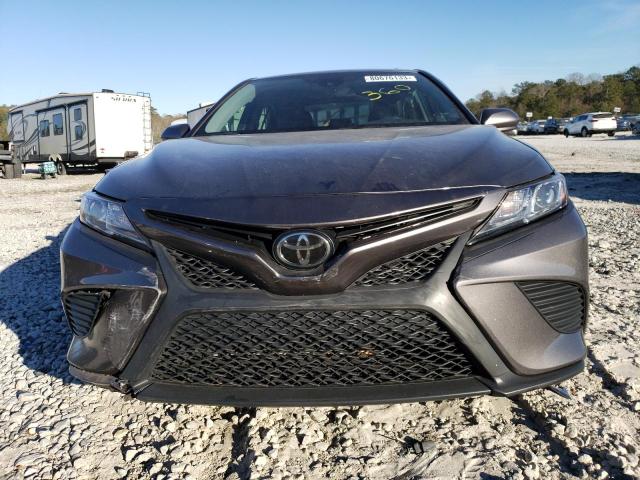 4T1G11AK7LU507648 - 2020 TOYOTA CAMRY SE CHARCOAL photo 5