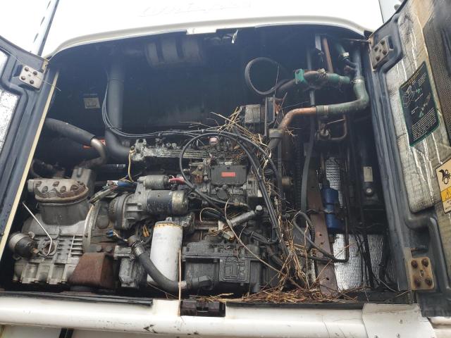 1UYVS24821M700139 - 2001 UTILITY VS2RA WHITE photo 7