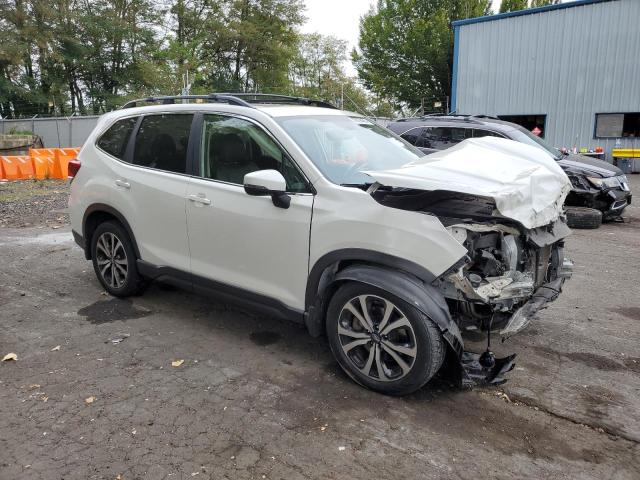 JF2SKAUC7KH596128 - 2019 SUBARU FORESTER LIMITED Weiß Foto 4