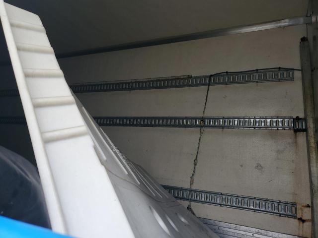 1UYVS24843U079411 - 2003 UTILITY VS2RA WHITE photo 5