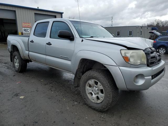 5TEMU4FN6AZ701109 - 2010 TOYOTA TACOMA DOUBLE CAB LONG BED SILVER photo 4