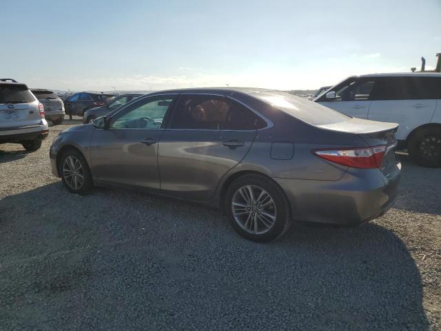 4T1BF1FKXGU187218 - 2016 TOYOTA CAMRY LE GRAY photo 2