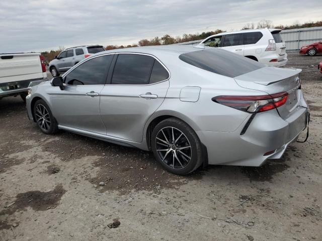 4T1S11AK5PU814669 - 2023 TOYOTA CAMRY SE NIGHT SHADE SILVER photo 2