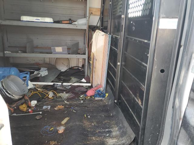 1GCWGAFG0J1910470 - 2018 CHEVROLET EXPRESS G2 TWO TONE photo 11