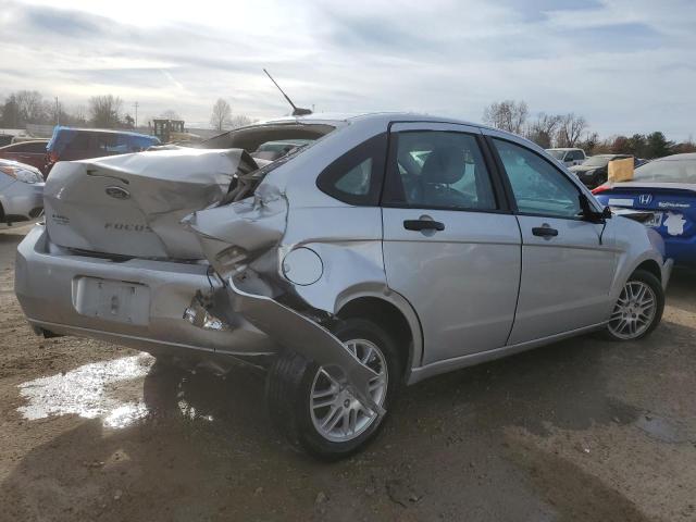 1FAHP3FN7AW291281 - 2010 FORD FOCUS SE SILVER photo 3