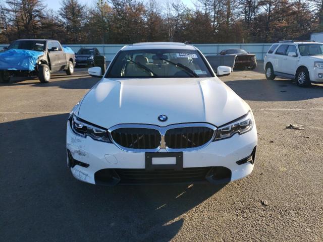 3MW5R7J09M8B55562 - 2021 BMW 330XI WHITE photo 5