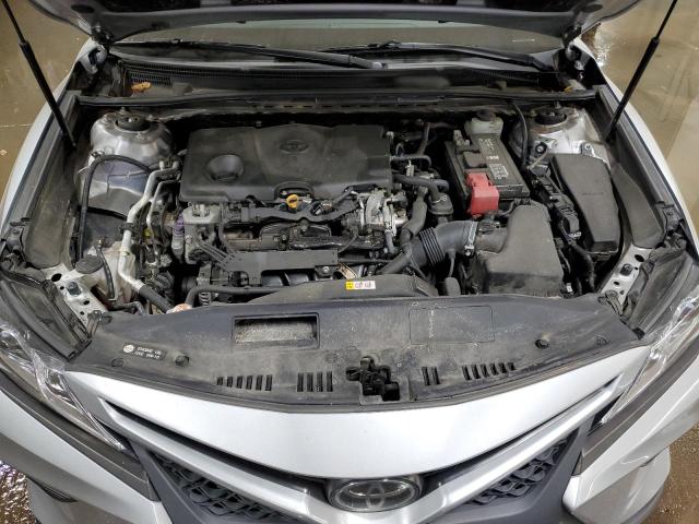 4T1B11HK8JU146587 - 2018 TOYOTA CAMRY L SILVER photo 11