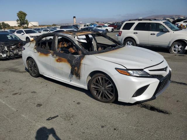 4T1BZ1HK7KU029528 - 2019 TOYOTA CAMRY XSE أبيض صورة 4