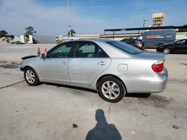 4T1BF30KX5U084723 - 2005 TOYOTA CAMRY LE SILVER photo 2