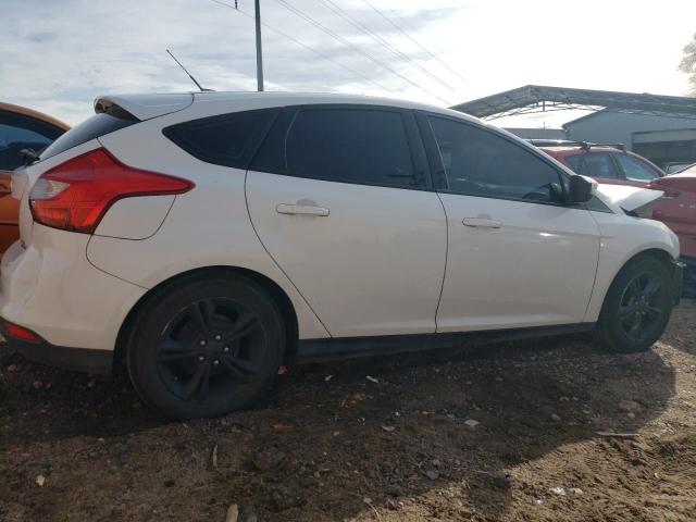 1FADP3K21EL431505 - 2014 FORD FOCUS SE WHITE photo 3