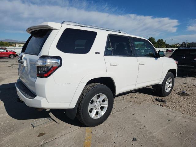JTEBU5JR5J5561253 - 2018 TOYOTA 4RUNNER SR5/SR5 PREMIUM Белый фото 3