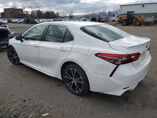 JTNB11HK8J3024012 - 2018 TOYOTA CAMRY L WHITE photo 2