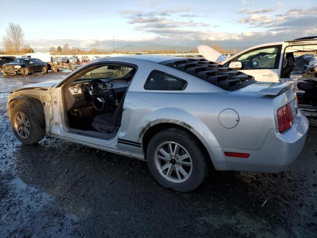 1ZVHT80N755246331 - 2005 FORD MUSTANG SILVER photo 2